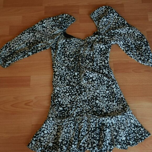 ๐ค Zara Summer Cottage Black & White Floral Mini Dress โ Size XS ๐ค - Picture 2 of 4